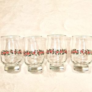 Set of 4 Christmas tumblers Mistletoe pattern w/trim